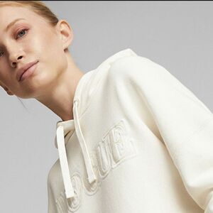 PUMA X VOGUE WOMEN’S WHITE OVERSIZED HOODIE WITH FRONT KANGAROO POUCH POCKETS